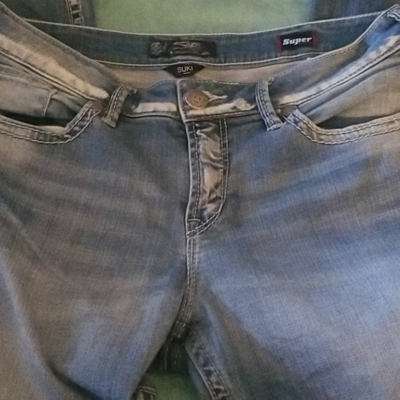 Silver Suki capri Jeans in a 32/22.5.... - Picture 7 of 8